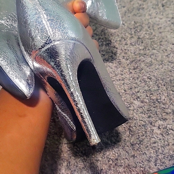 Boots - Picture 3 of 4